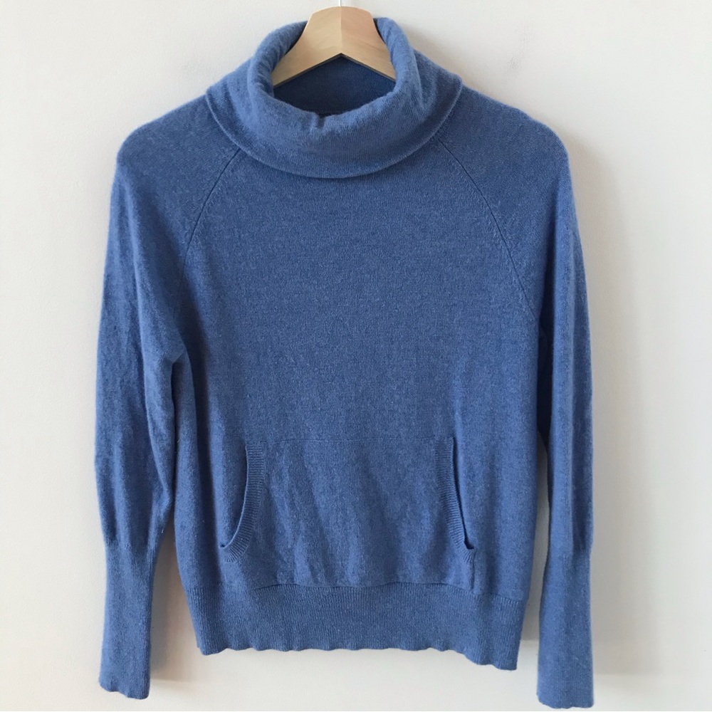 Max Studio sky blue cashmere sweater